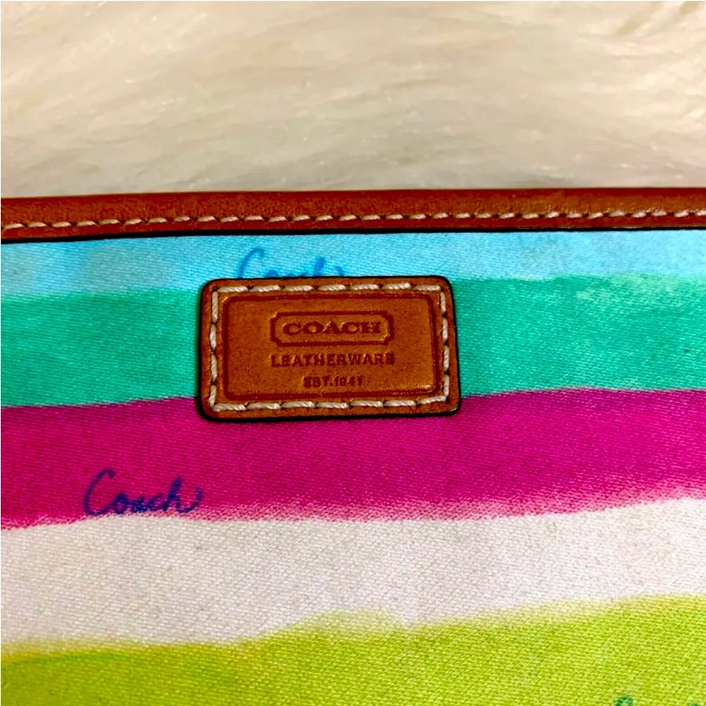 Coach Hampton Rainbow Watercolor Stripe Large Wristlet EUC - Picture 3 of 9